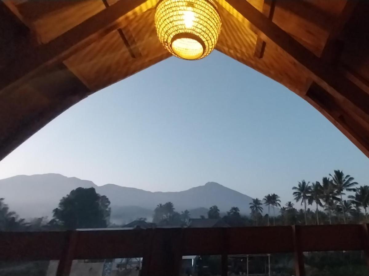 Raturinjani Homestay Selong Экстерьер фото
