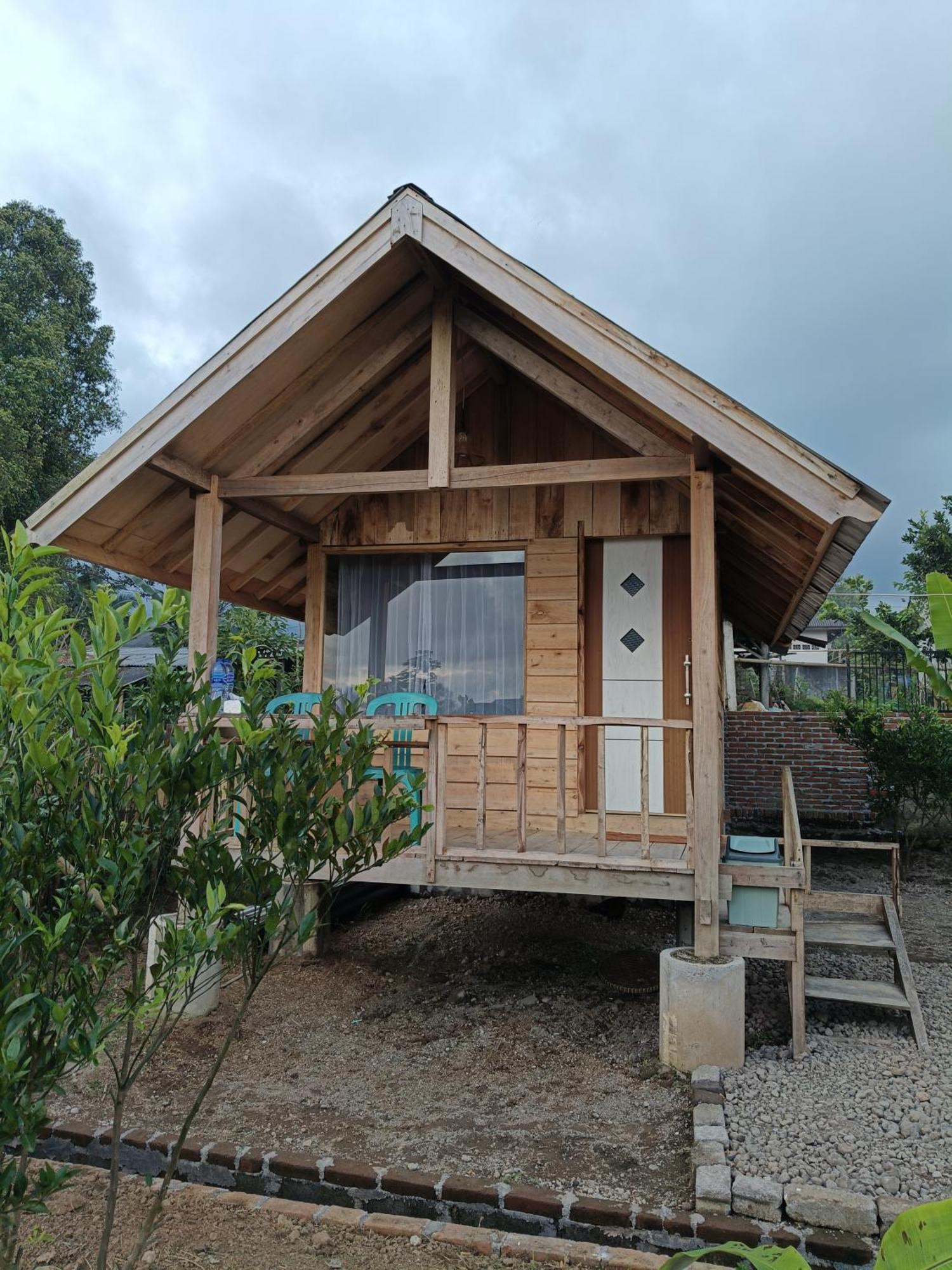 Raturinjani Homestay Selong Экстерьер фото