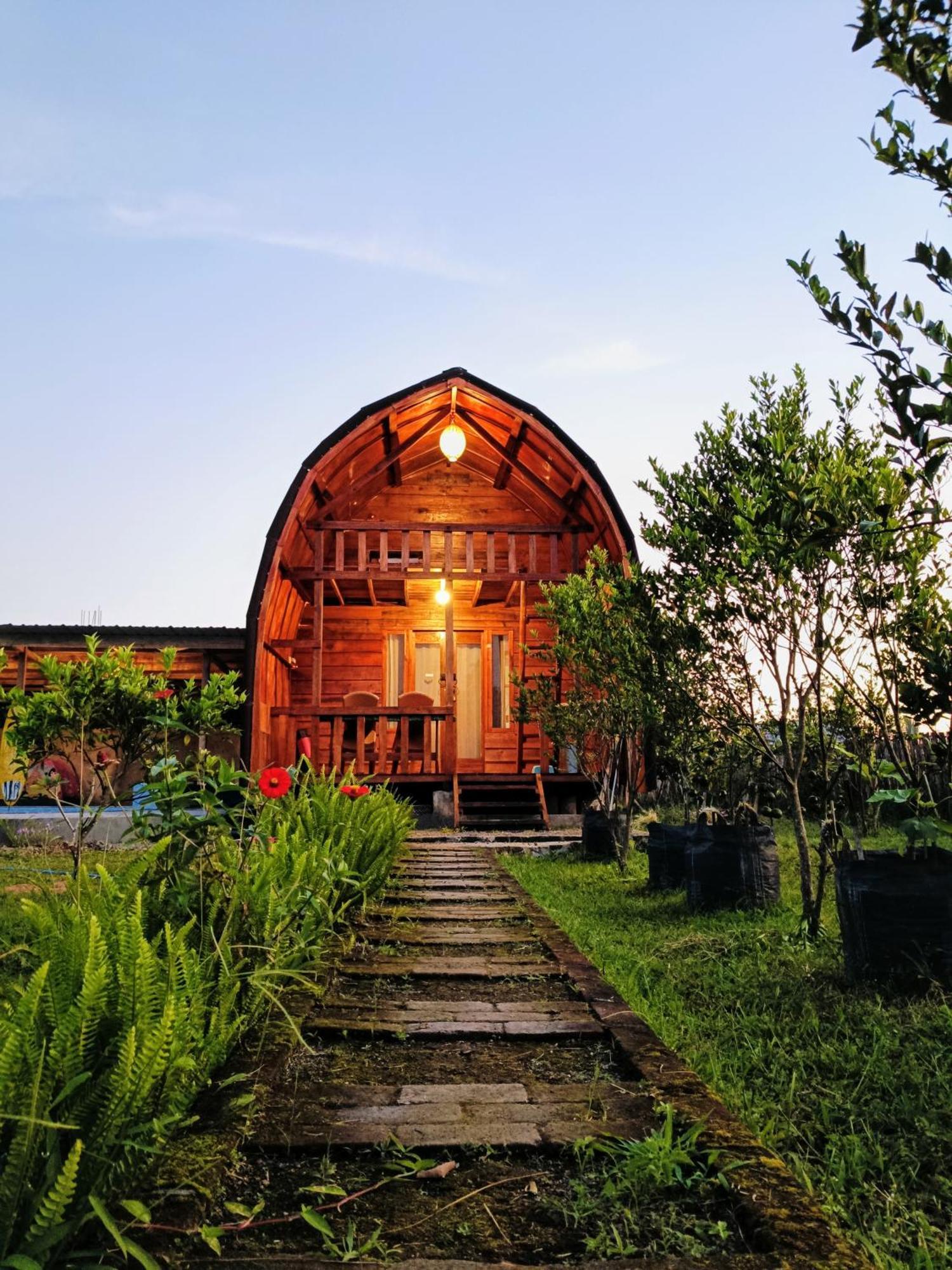 Raturinjani Homestay Selong Экстерьер фото